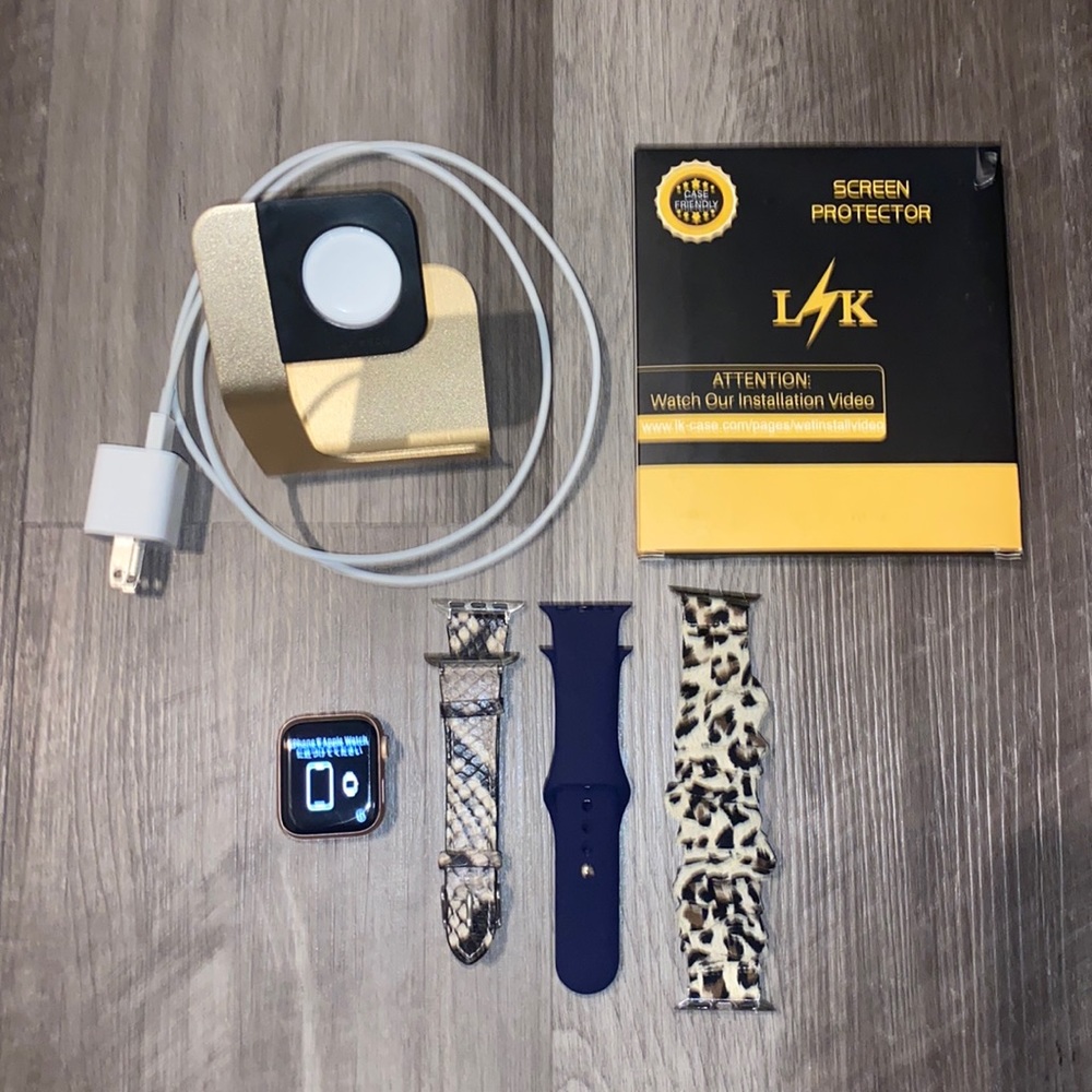 Apple Watch Series 4 Wifi + GPS 40mm Rose Gold Aluminum w/ accessories